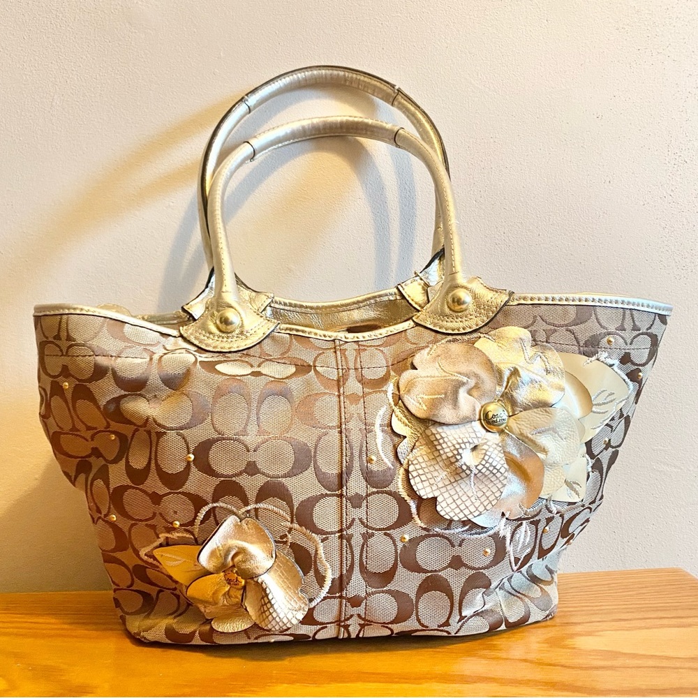 Coach bleeker style purse with flowers. Style # F16276